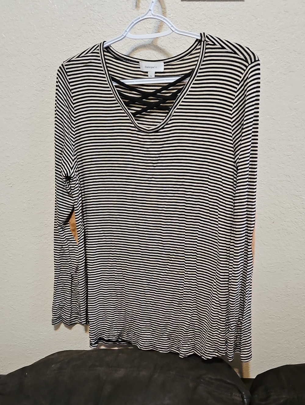 Crisscross V‑Neck Long Sleeve Stripe Top — Black & White